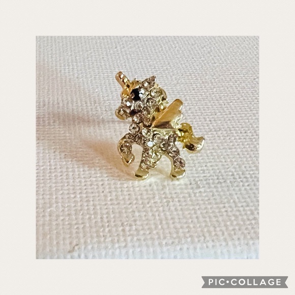NWT Exquisite Gold Tone Rhinestone Unicorn Post Earrings HP - Picture 3 of 6